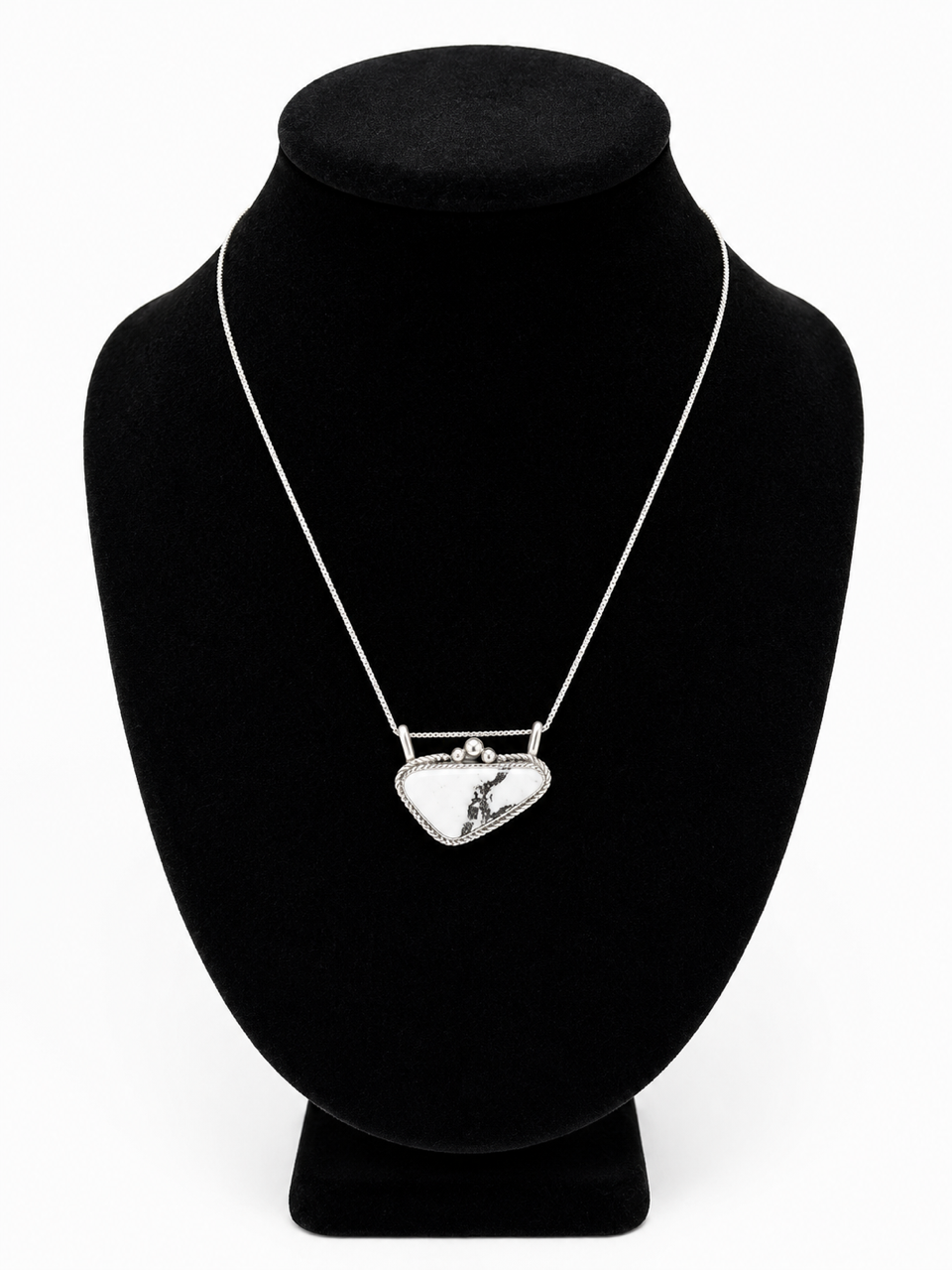 Navajo Handcrafted Sterling Silver and White Buffalo Necklace (18")